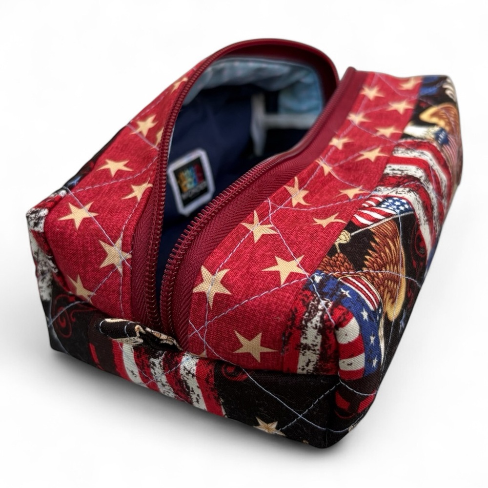 Red Star Patterned Zipper Pouch - Picture 2 of 10